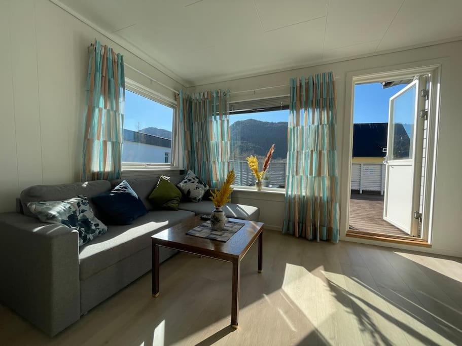 Lovely 2 Bedroom Apartmen With Free Parking Bergen Esterno foto