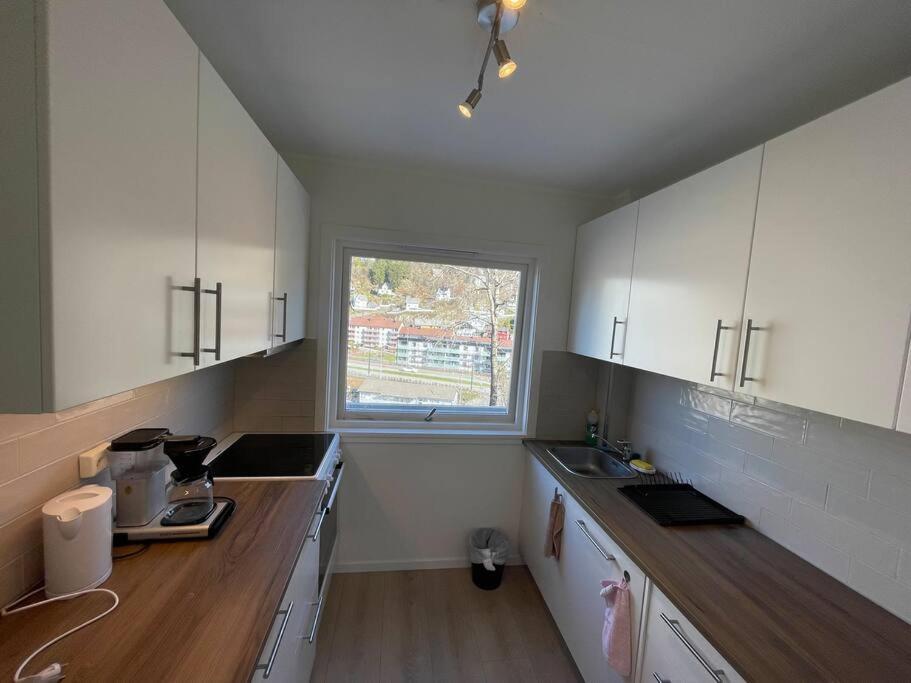 Lovely 2 Bedroom Apartmen With Free Parking Bergen Esterno foto