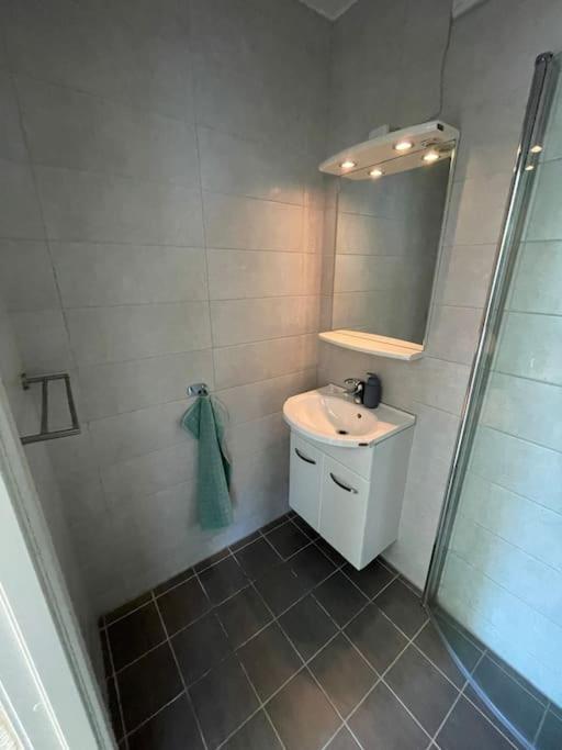 Lovely 2 Bedroom Apartmen With Free Parking Bergen Esterno foto